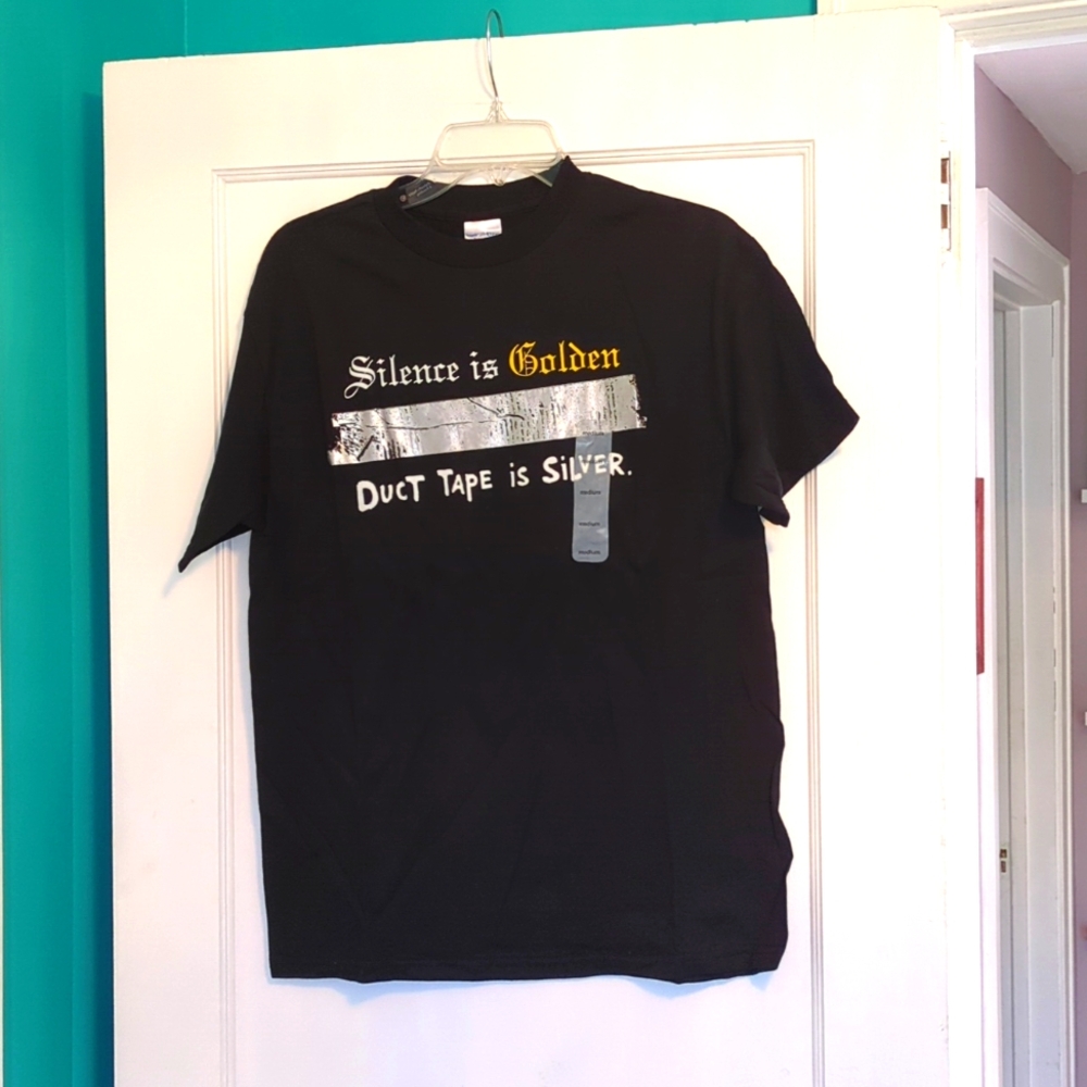 NWT Graphic tee shirt medium